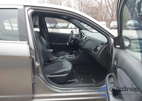 2011 Chrysler 200 S из США, поврежденный, VIN 1C3BC8FG1BN611846